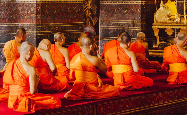 Monje budista arrestado por tener orgías y consumir drogas en templo