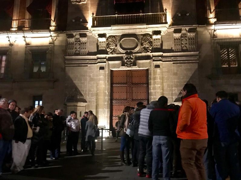 Alcaldes protestan frente a Palacio Nacional