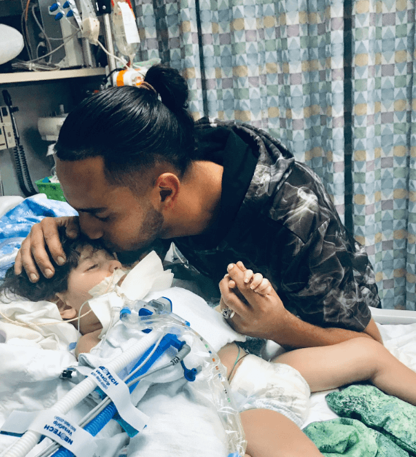 EU otorga permiso a madre yemení para ver a su hijo moribundo en California