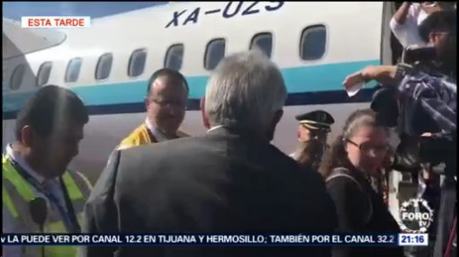 AMLO viaja en vuelo comercial por primera vez como presidente
