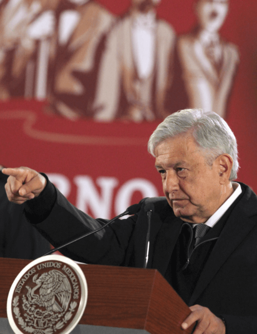 Andrés Manuel López Obrador habla con periodistas. (EFE) 