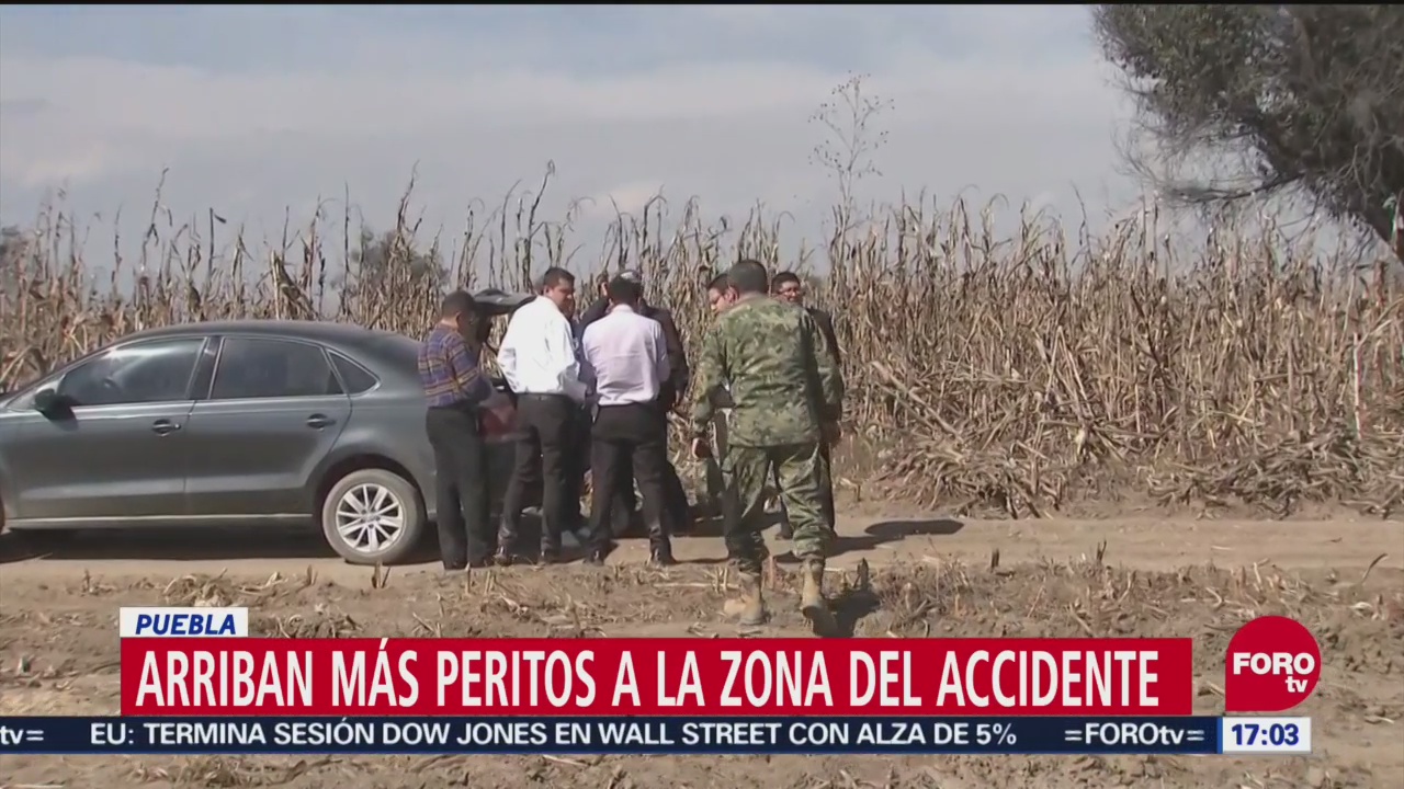 Arriban más peritos a zona del accidente aéreo en Puebla