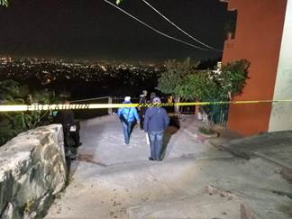 Hombres armados ingresan a vivienda y asesinan a cinco jóvenes en Guadalajara