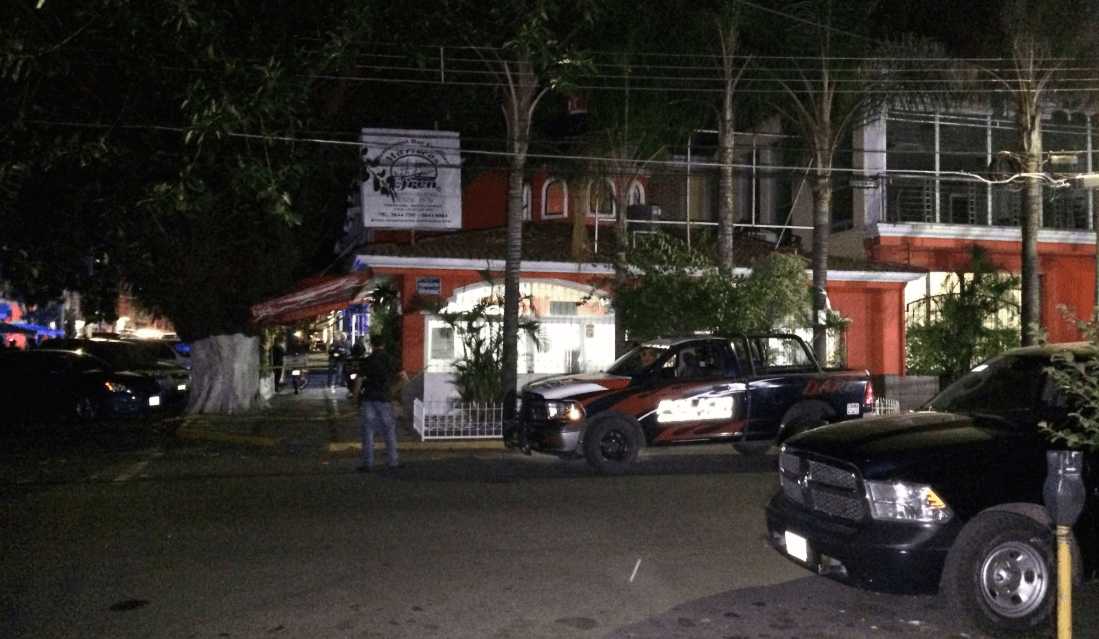 Atacan a familia a balazos en restaurante de mariscos de Guadalajara