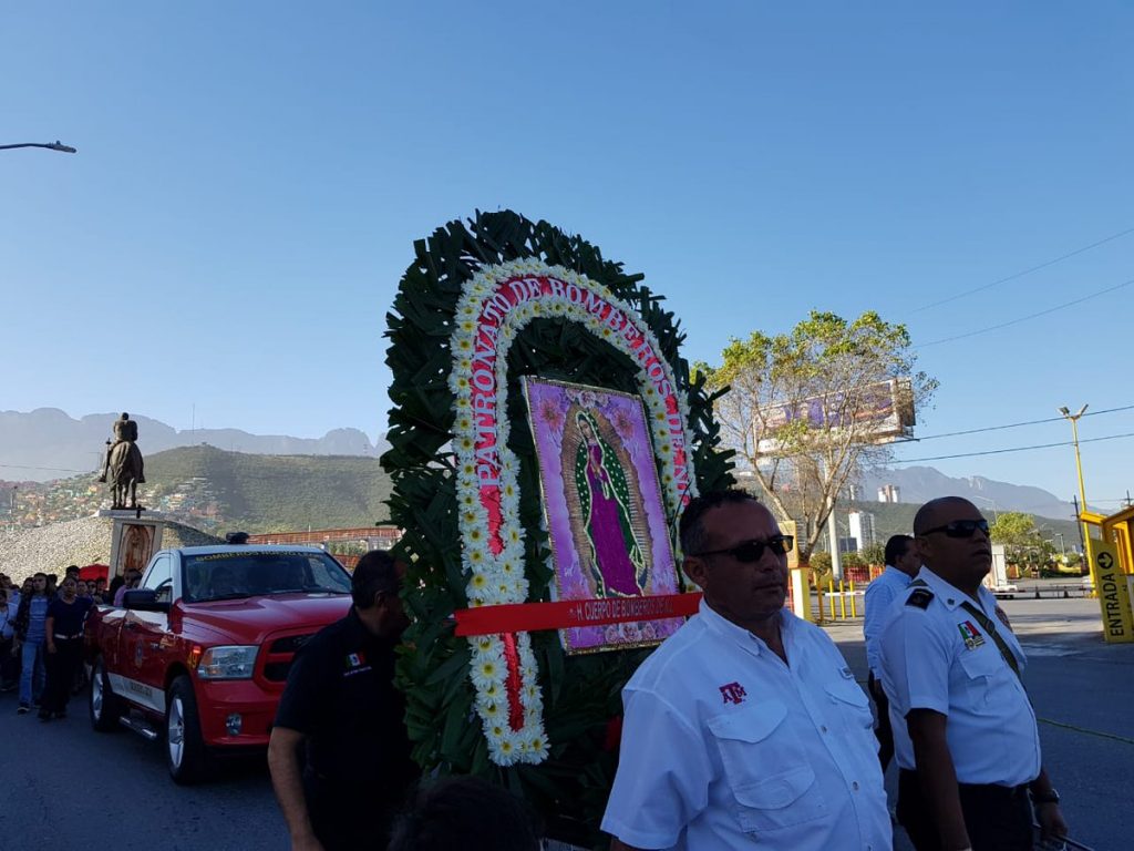 Bomberos de Nuevo León realizan peregrinación
