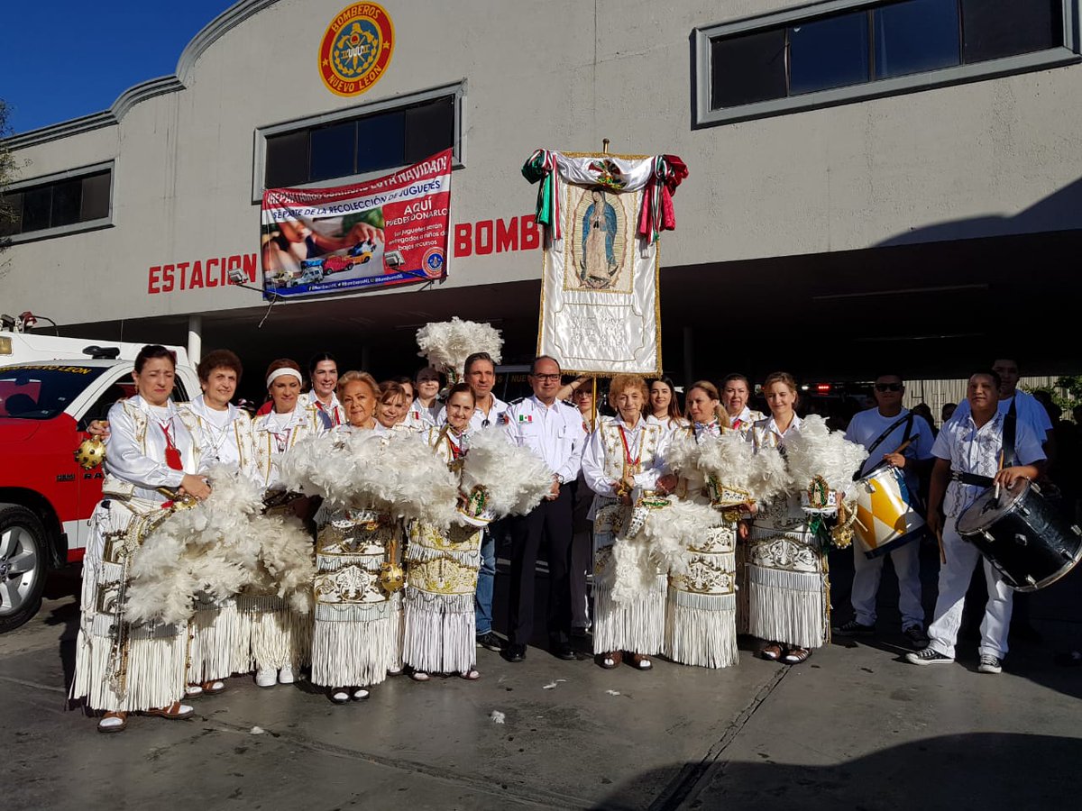 Bomberos de Nuevo León realizan peregrinación hacia la Basílica de Guadalupe