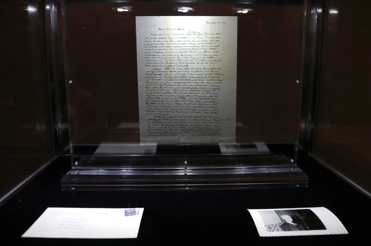 Carta de Dios, escrita por Einstein, subastada en 2.9 mdd