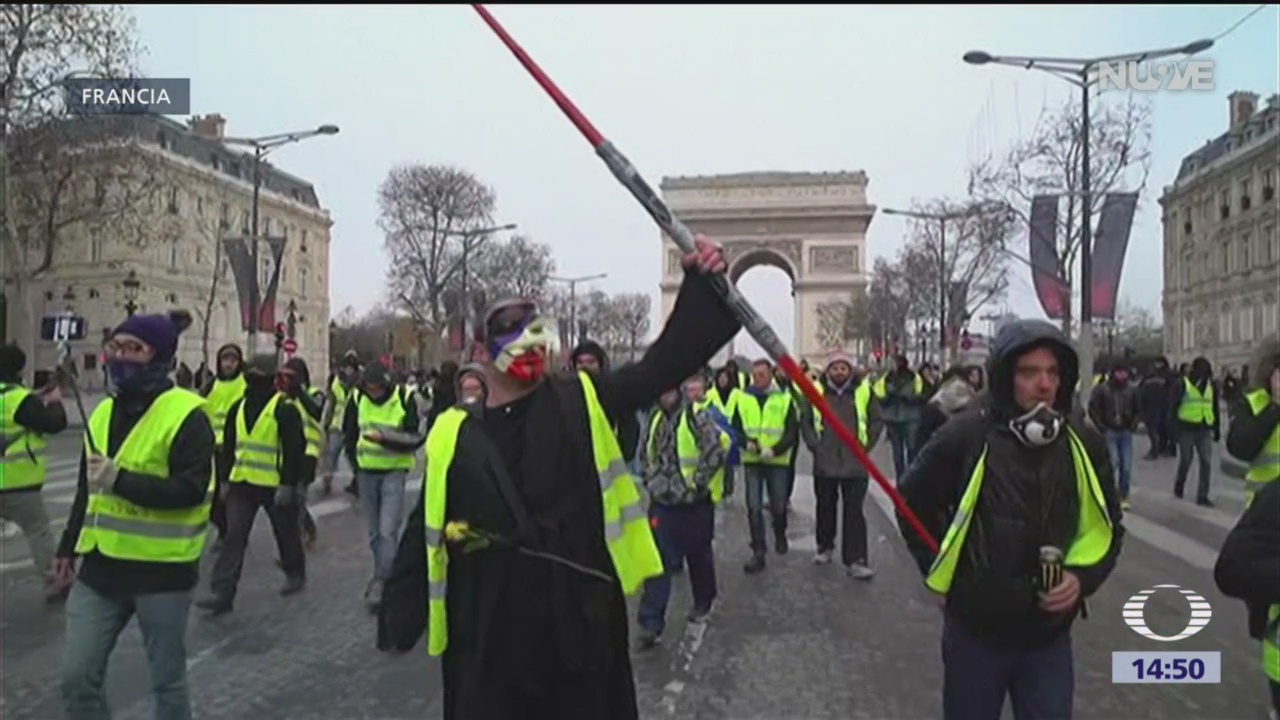 ‘Chalecos amarillos’ obligan a Macron a dar marcha atrás en medidas