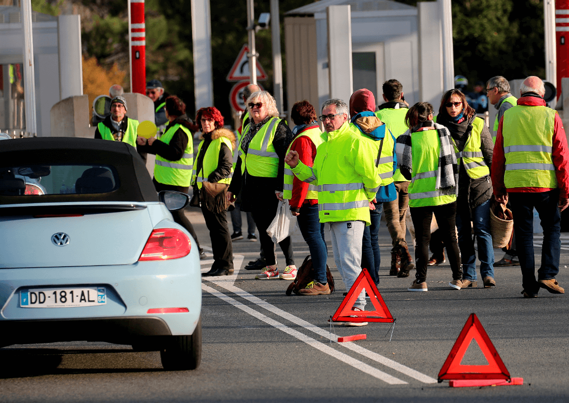 'Chalecos amarillos' protestan en Francia. (AP) 