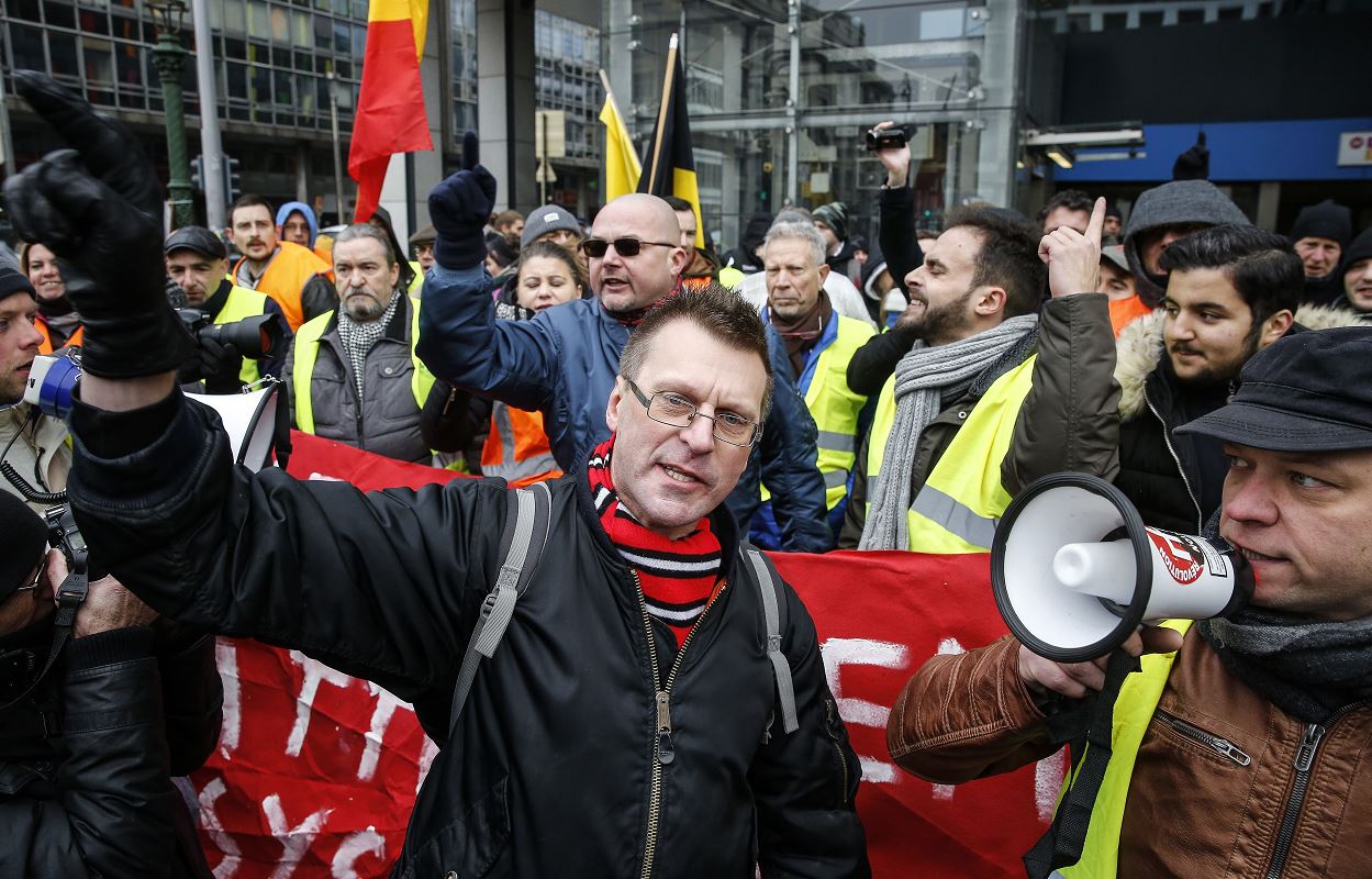 Suman 7 muertos durante protestas de 'chalecos amarillos' en Francia