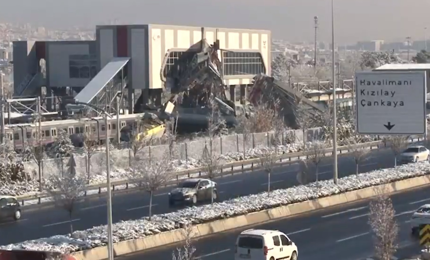 Turquía: Suman nueve muertos y 47 heridos tras choque de tren en Ankara