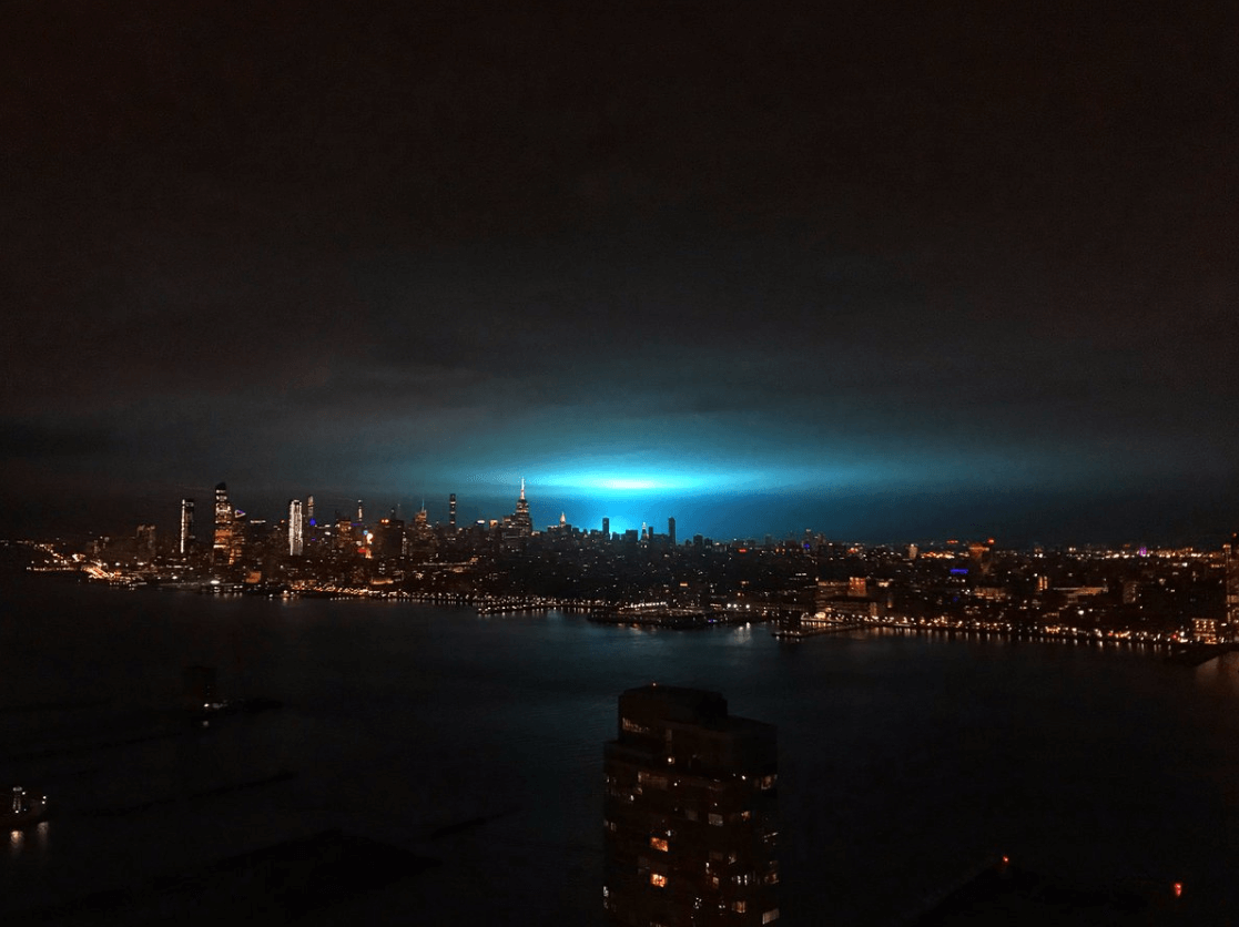 Explota transformador en Queens e ilumina cielo neoyorquino