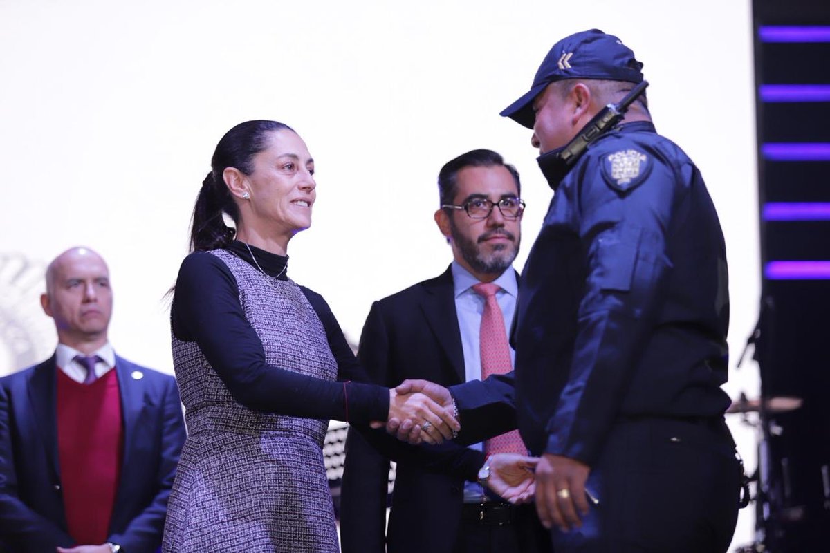 Claudia Sheinbaum anuncia aumento salarial para policías capitalinos
