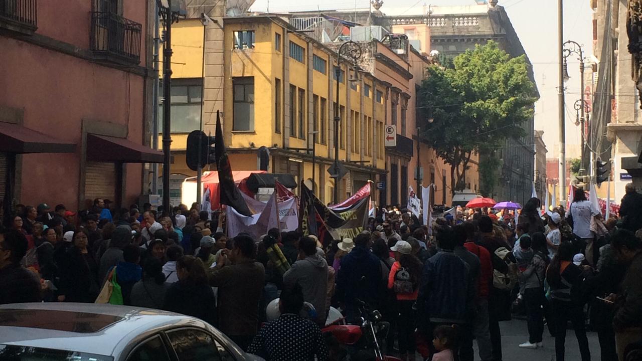 Comerciantes informales marchan sobre Reforma, CDMX