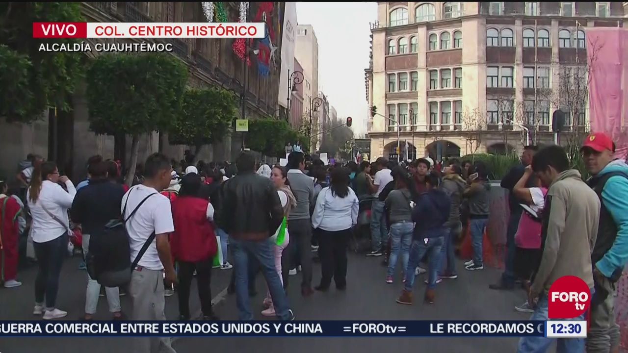 Comerciantes informales se manifiestan frente a Palacio del Ayuntamiento CDMX