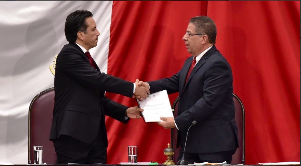 Cuitláhuac García rinde protesta como gobernador de Veracruz