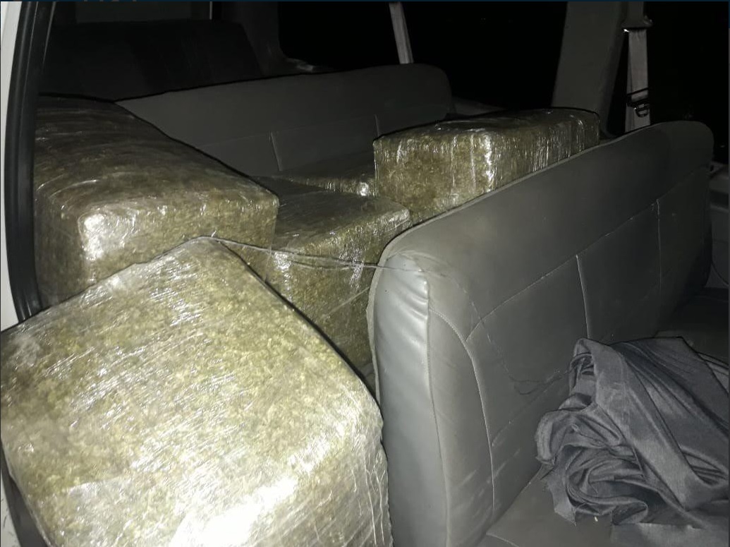 Decomisan 285 kilos de marihuana en una camioneta abandonada en Monterrey