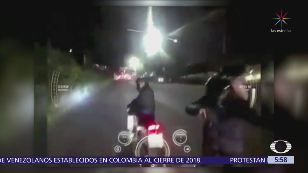 Delincuentes interceptan a motociclista y le roban celular en CDMX