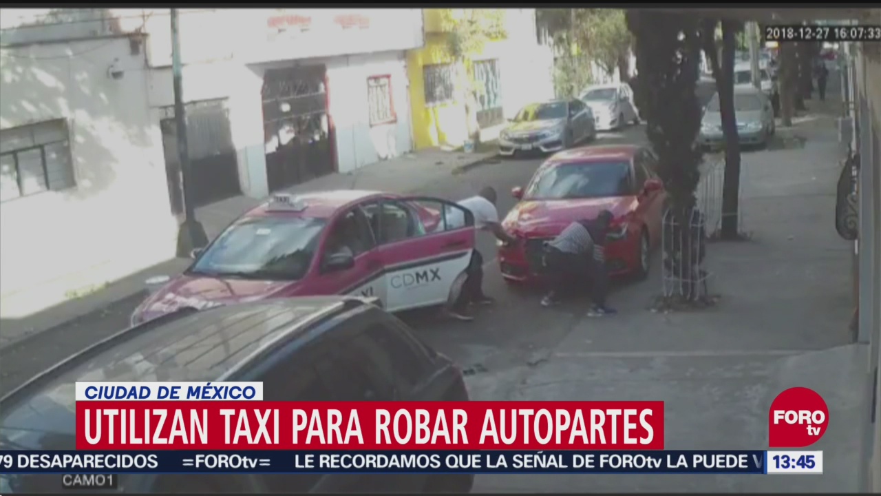 Delincuentes utilizan taxi para robar autopartes en CDMX