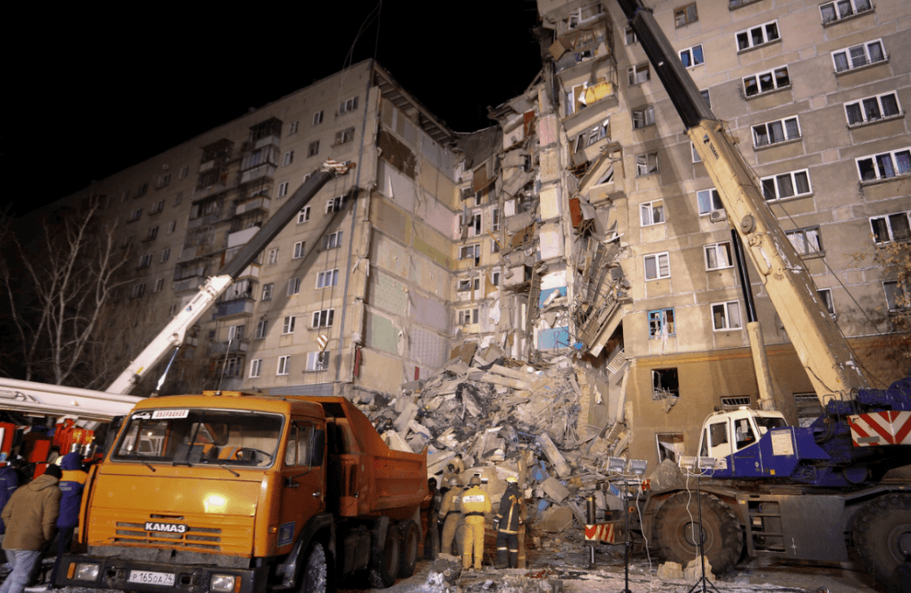Putin supervisa rescate tras derrumbe de edificio