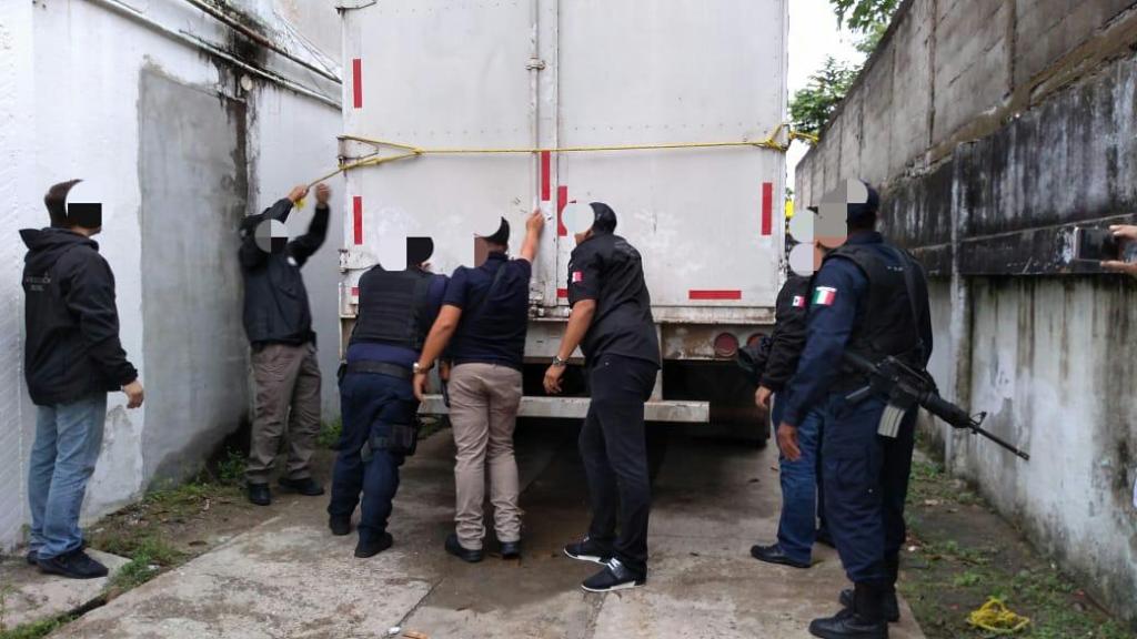 Dictan prisión preventiva a dos hombres por transportar a 138 migrantes en Tabasco