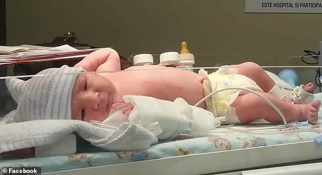 El bebé de cuatro meses, Sterling Koehn, fue encontrado muerto en un columpio para bebés por un equipo de enfermeros rescatistas (Facebook)