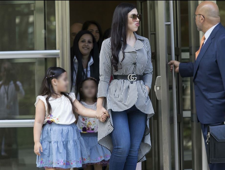 Chapo Guzmán se emociona al ver a sus hijas