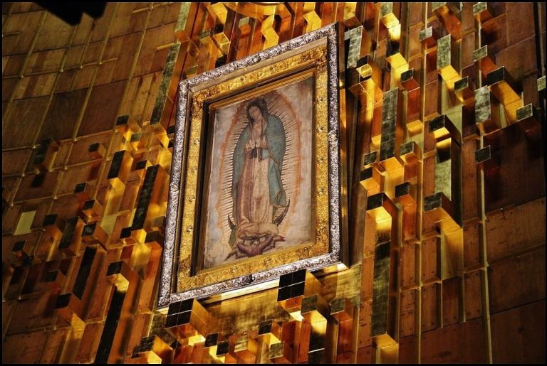 El manto sobre el que está pintada la imagen de la Virgen, de acuerdo con la iglesia católica, está hecho de maguey (Archivo)