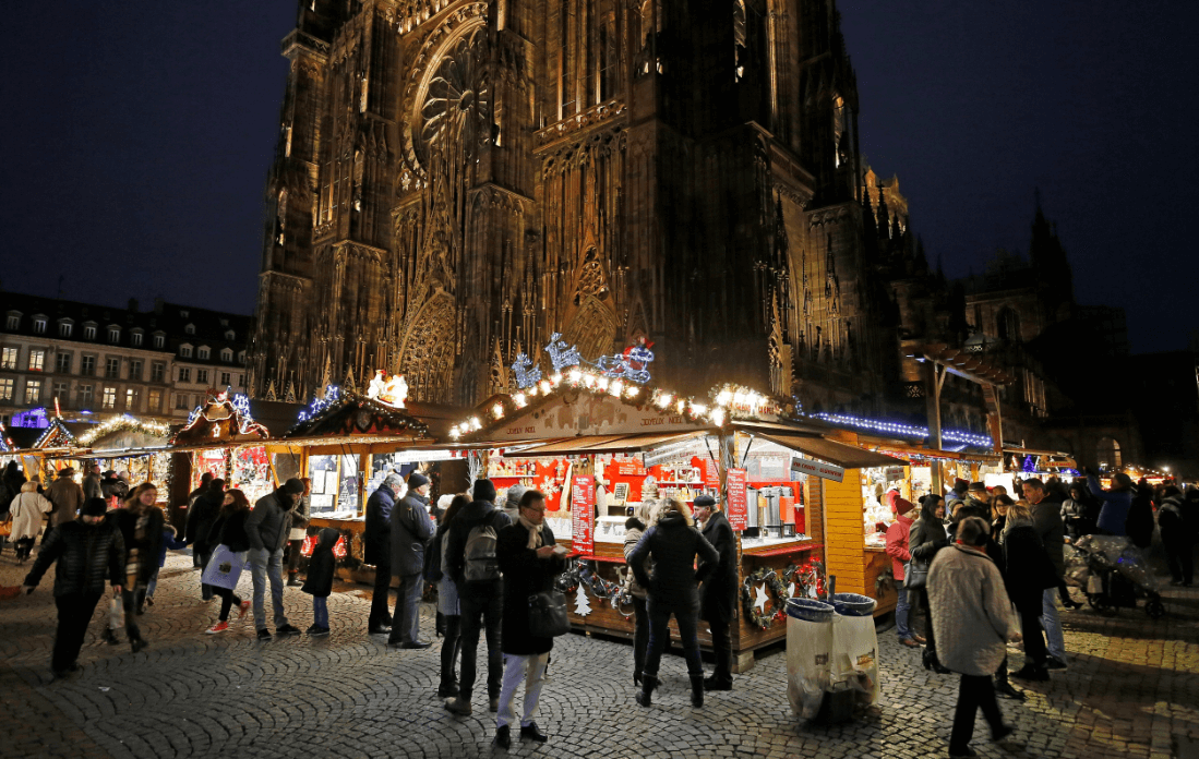 El mercado navideño de Estrasburgo fue reabierto al público. (EFE) 