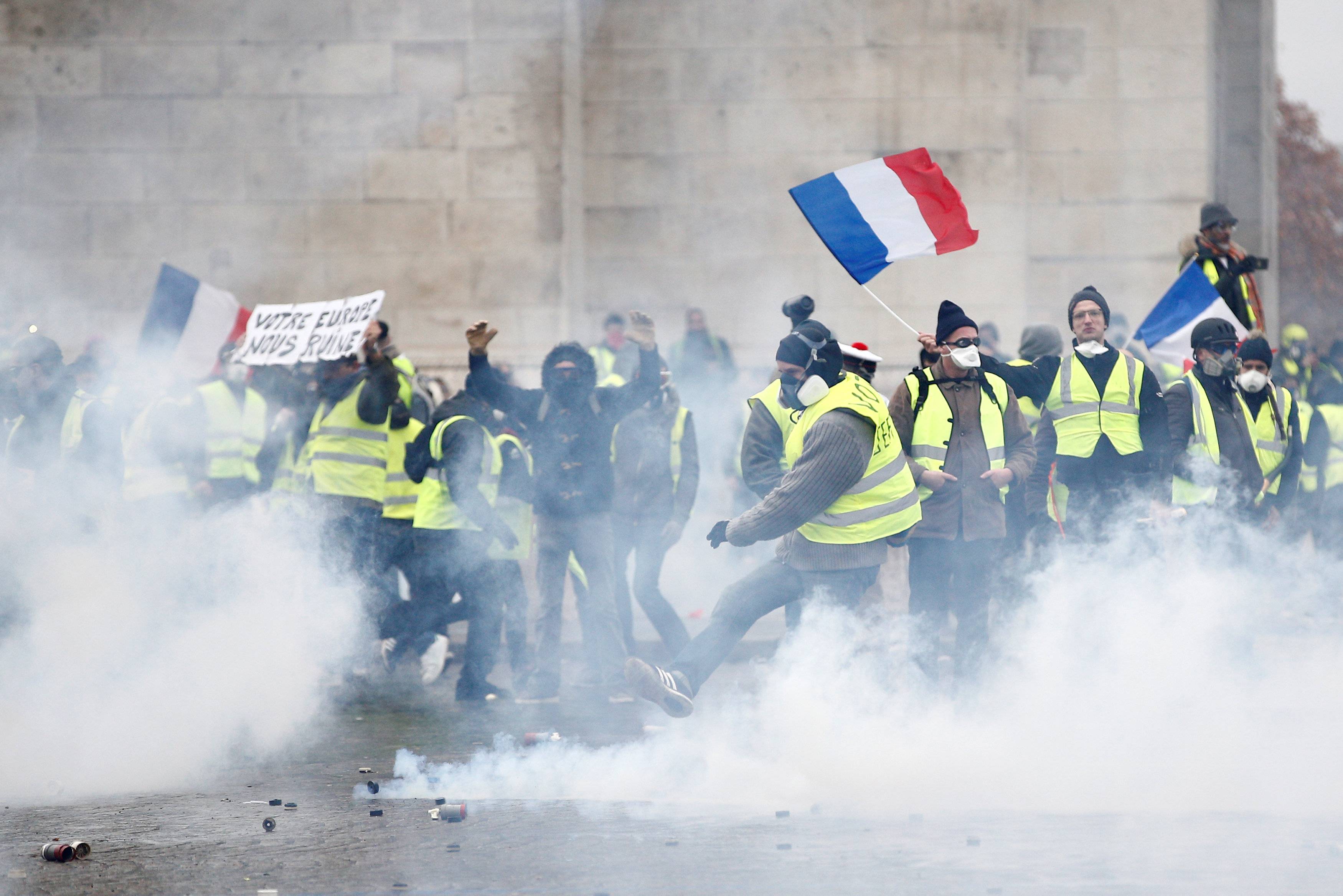 El movimiento de los 'Chalecos Amarillos' está conformado por gente que protesta contra los gasolinazos y la creciente desigualdad en Francia y otros países de Europa (Reuters)