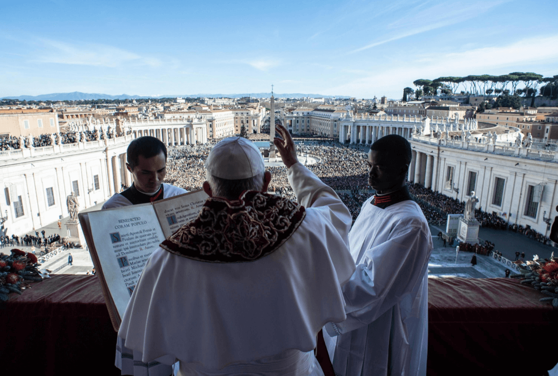 El papa Francisco hace un llamado a la paz, durante mensaje de Navidad