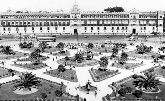 El Zócalo, un gran jardín durante los años cuarenta. La nueva decoración busca emular esta estructura (El Universal Archivo)