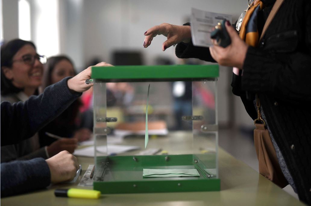 Cierran mesas de votación en Andalucía y comienza el conteo