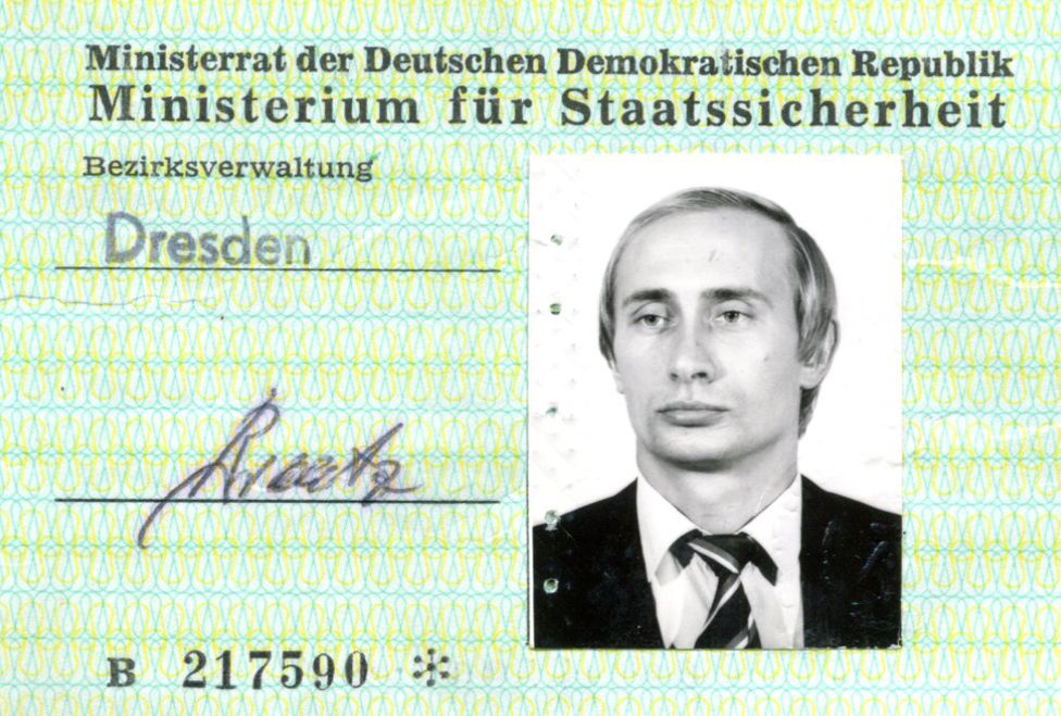 Encuentran idenficación de espía de Vladimir Putin