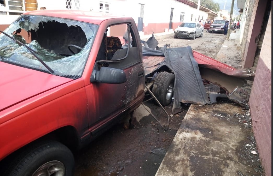 Explosión camioneta con pirotecnia deja un muerto Michoacán
