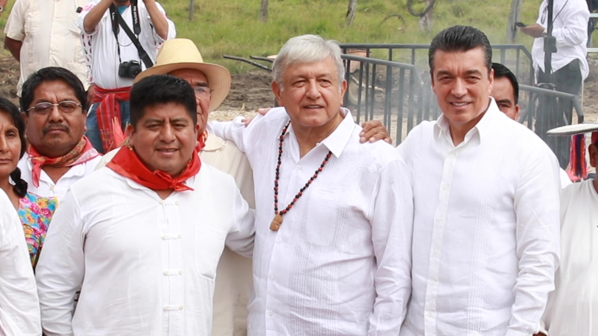 AMLO encabeza ritual junto al gobernador Rutilio Escandón para iniciar obras del Tren Maya