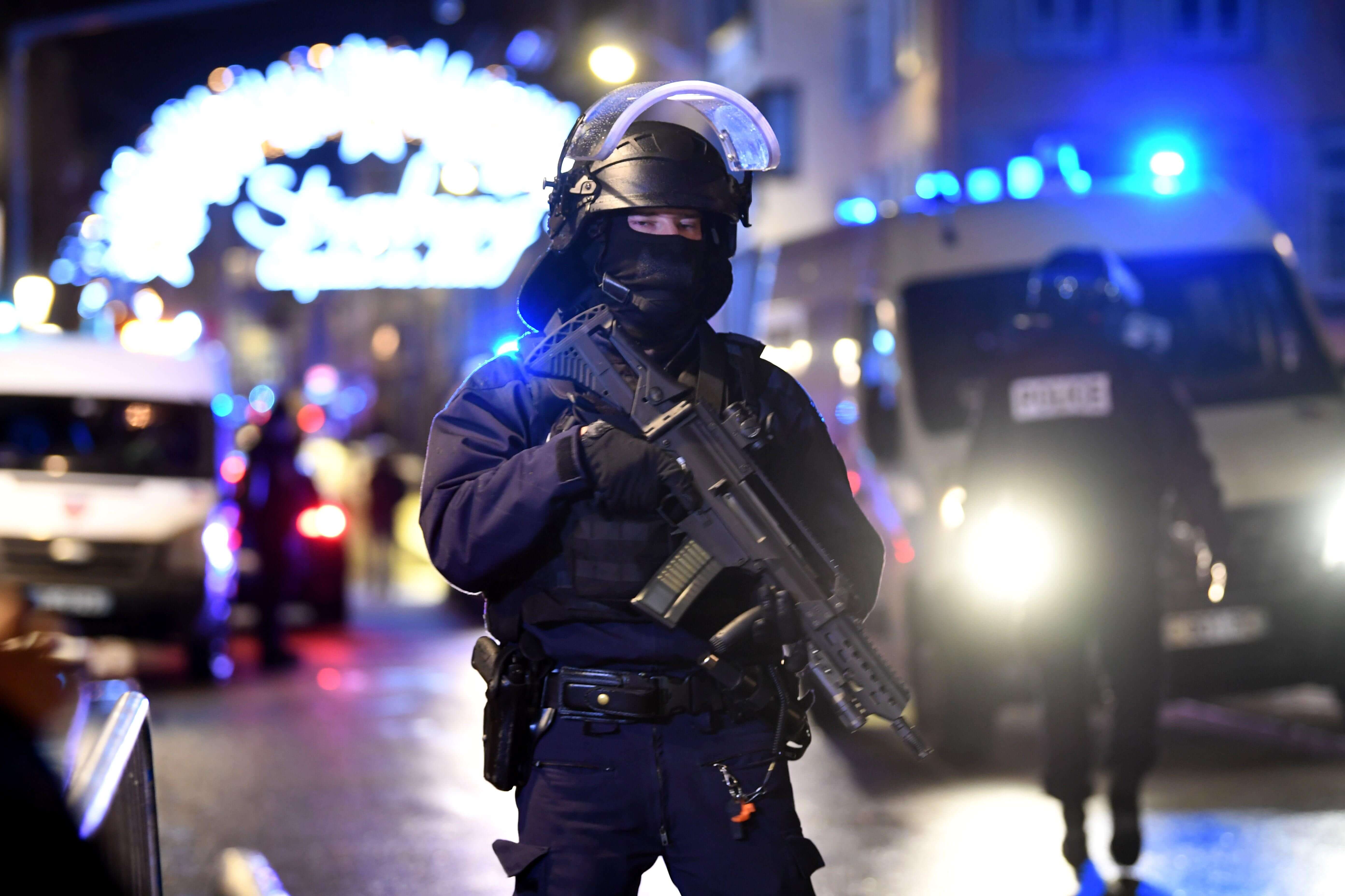 Francia eleva nivel de alerta antiterrorista tras atentado