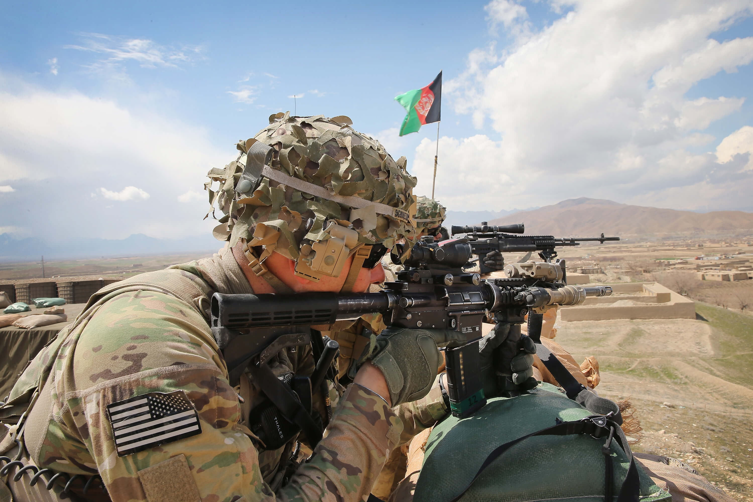 Trump planea retirar 7 mil militares de Afganistán