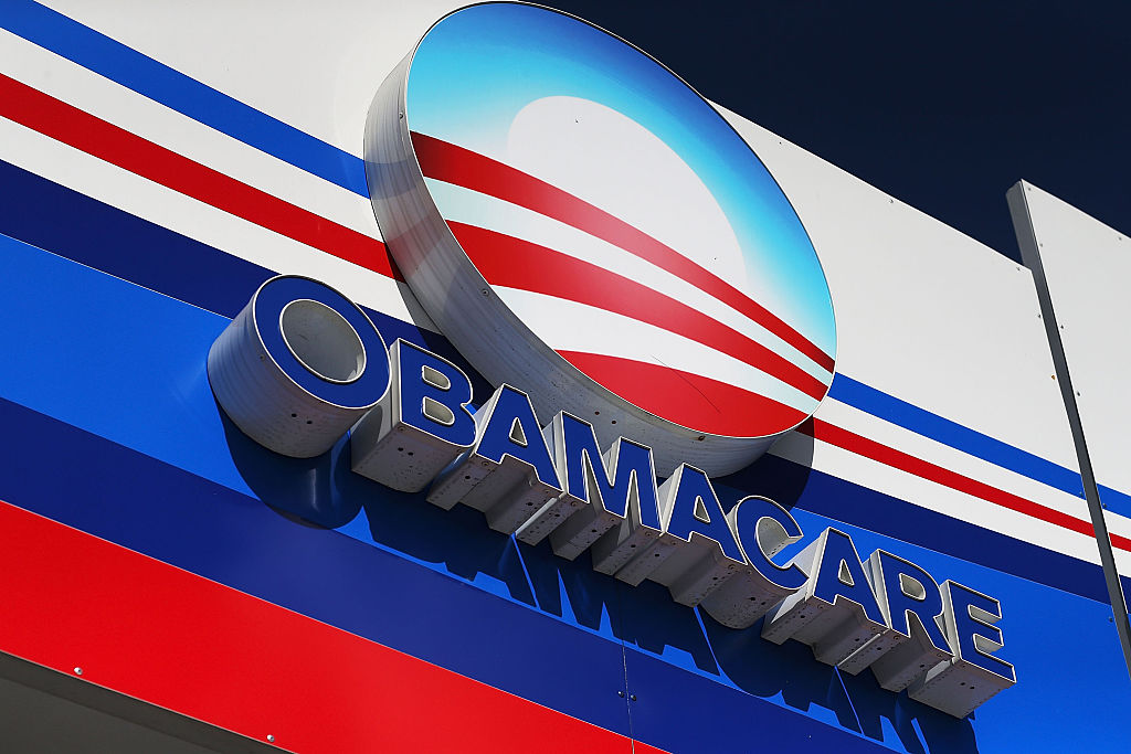 Juez declara inconstitucional la ley de salud Obamacare