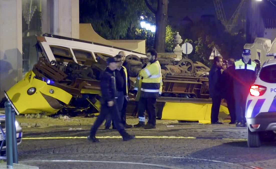 Descarrilamiento de tranvía deja 28 heridos en Portugal