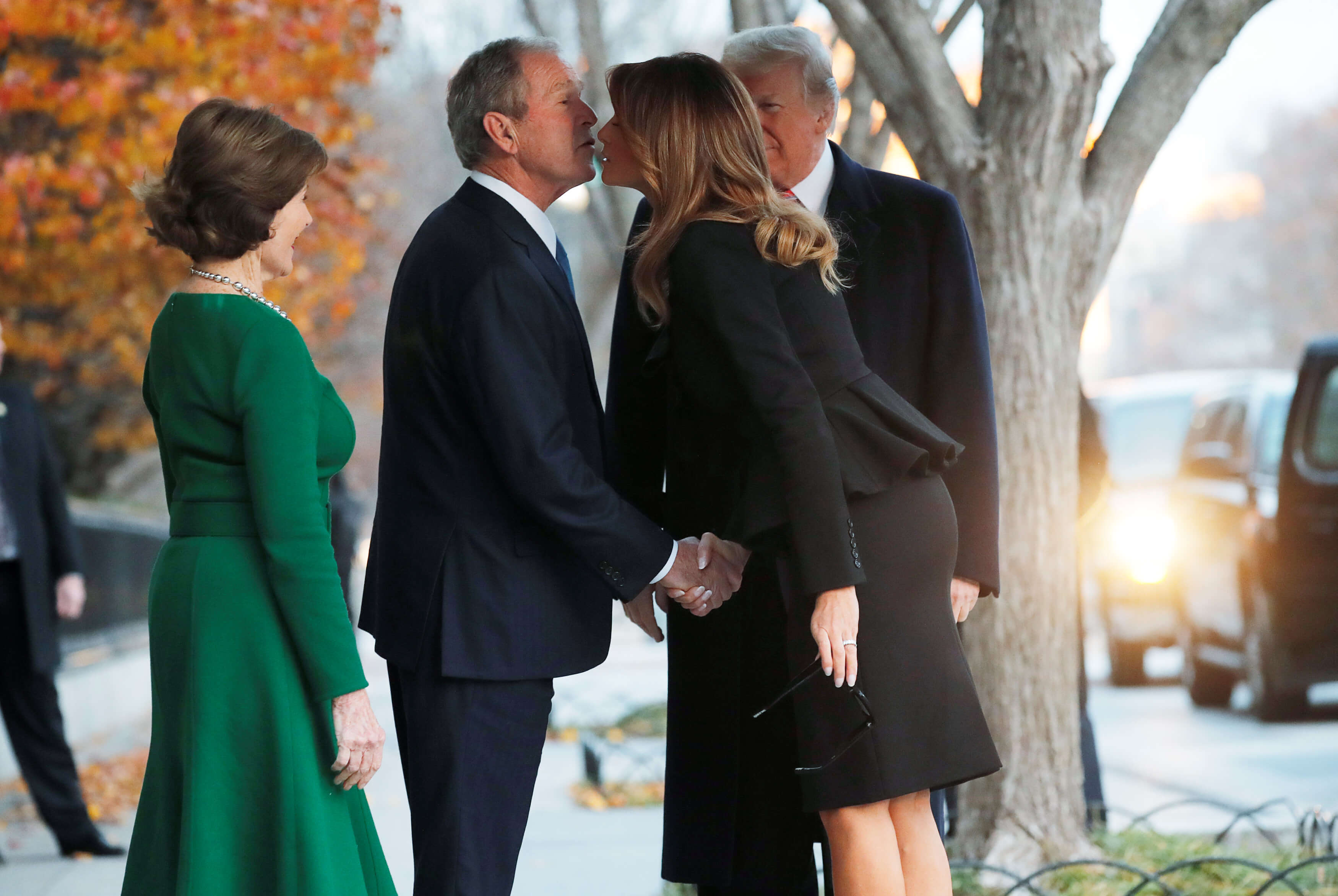 Trump visita a la familia Bush antes del funeral de George H. W. Bush