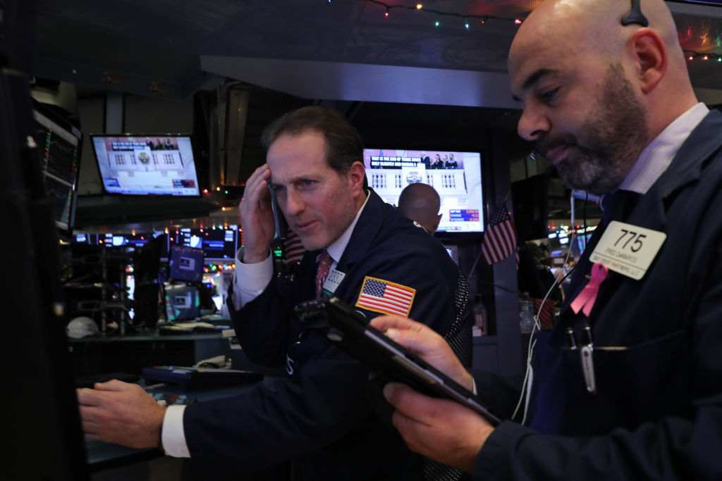 Wall Street cierra mixto y el Dow Jones baja 0.32 por ciento
