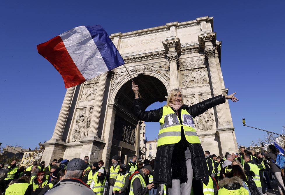 Protestas de ‘chalecos amarillos’ siguen en Francia con poca participación