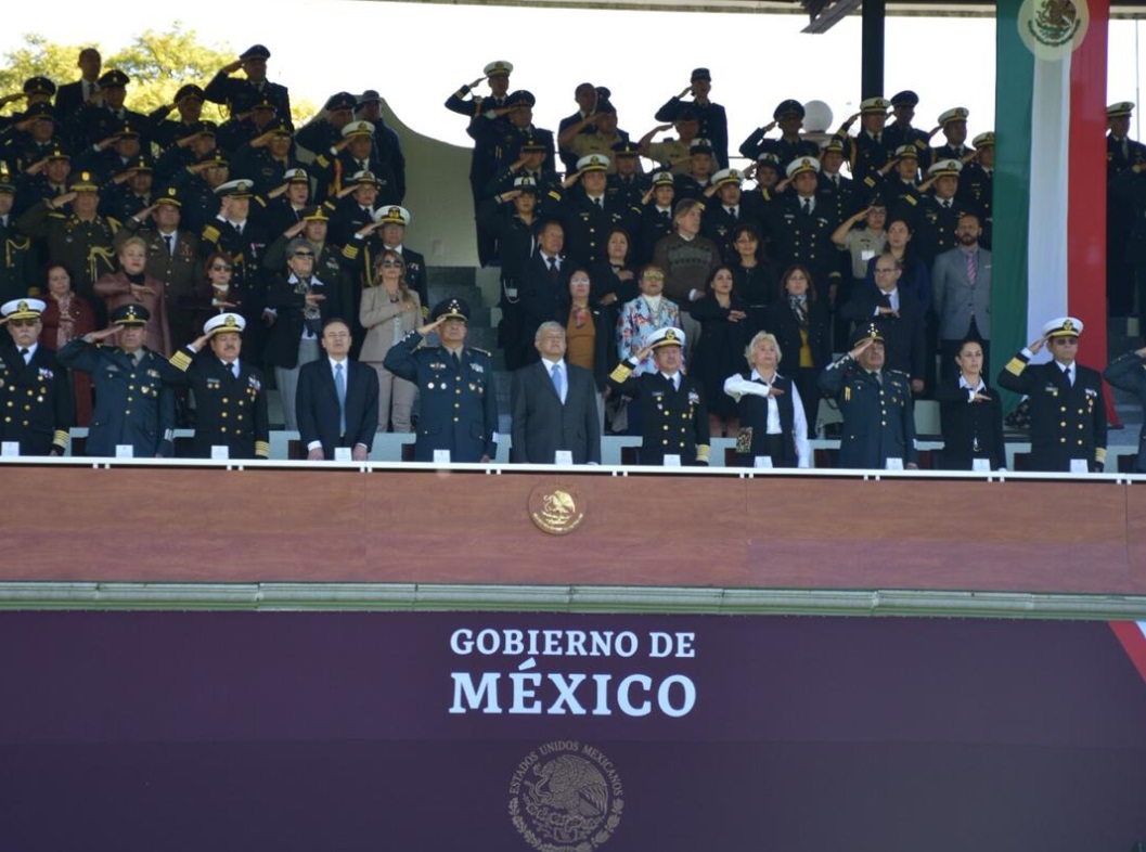 AMLO confía en lograr la paz en México con las Fuerzas Armadas