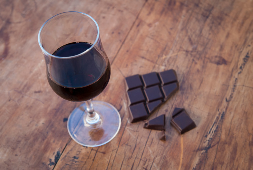 Chocolate y vino tinto, combinación perfecta para retrasar el envejecimiento