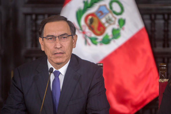 Perú concede aplastante victoria a su presidente