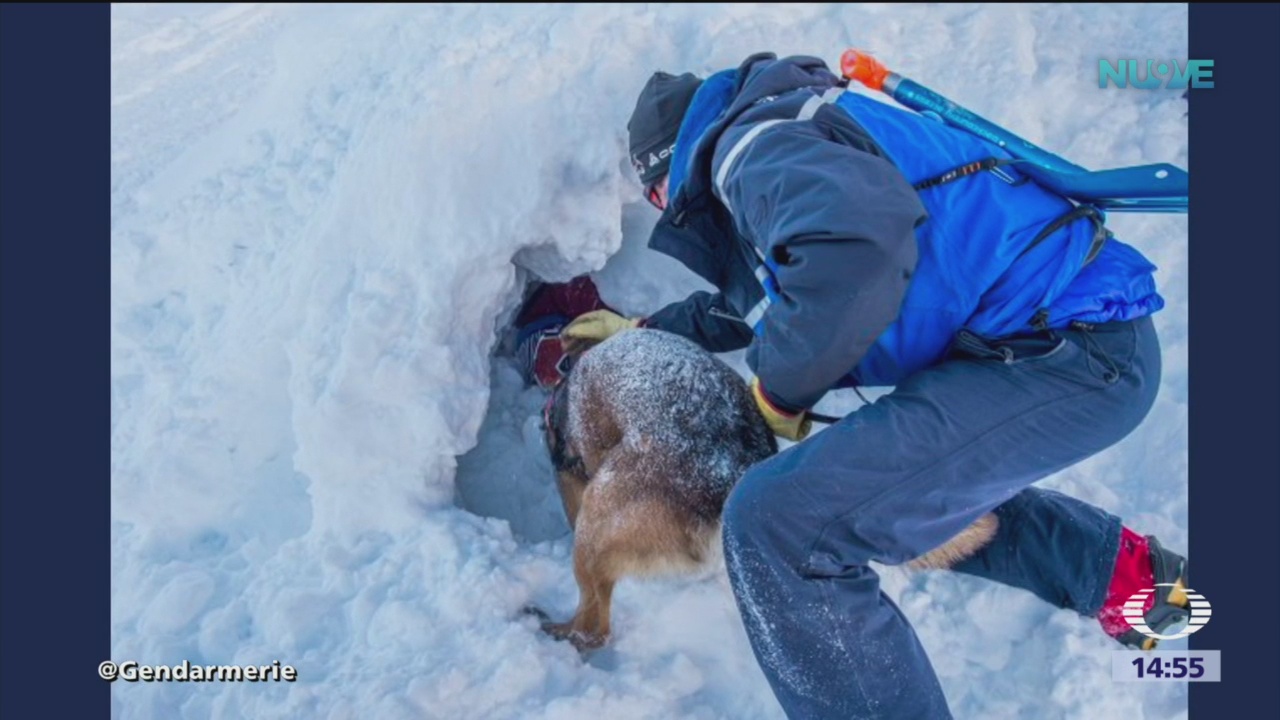 Joven sobrevive tras quedar sepultado bajo la nieve