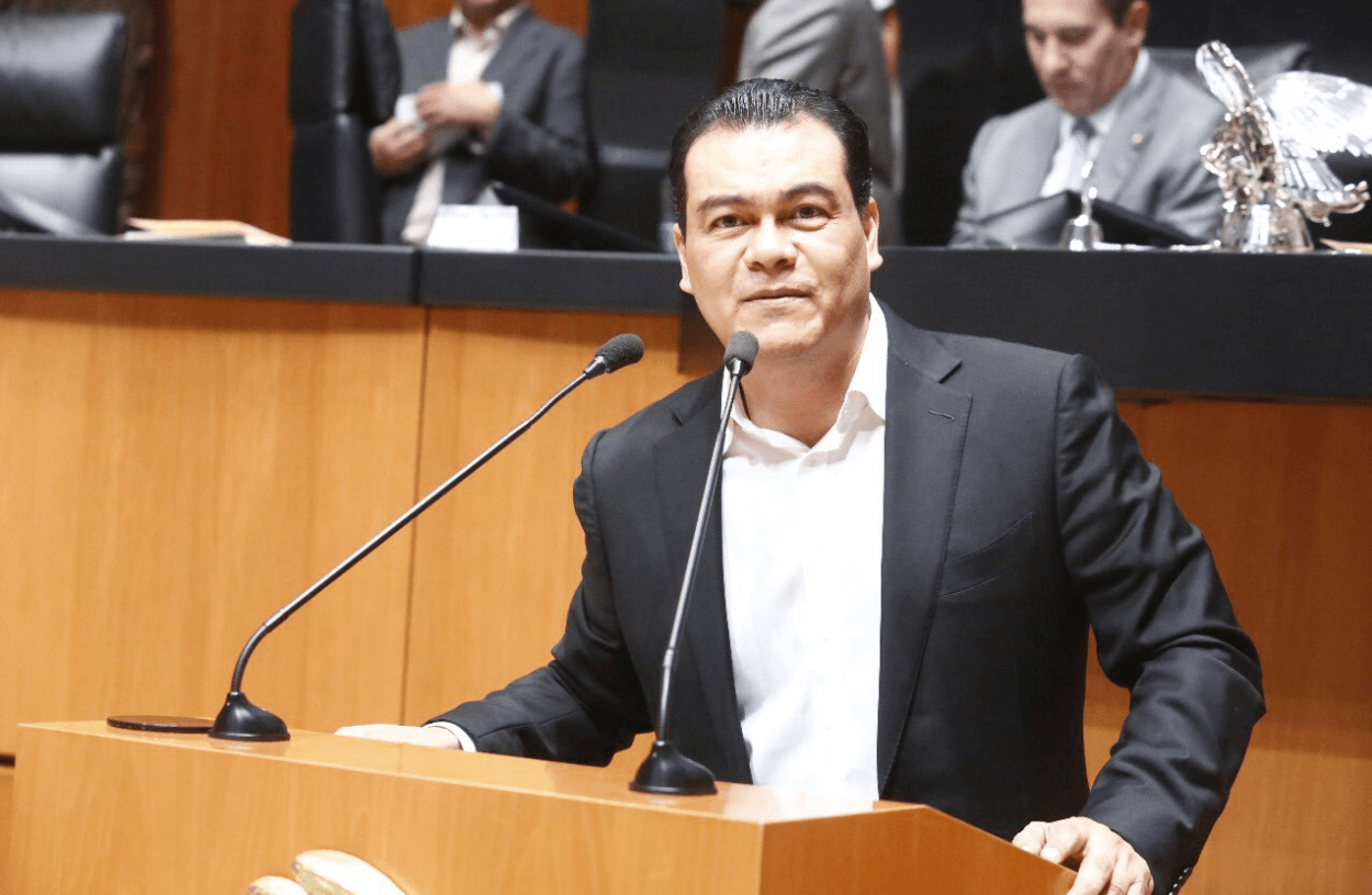 Juan Zepeda pide licencia al Senado por enfermedad