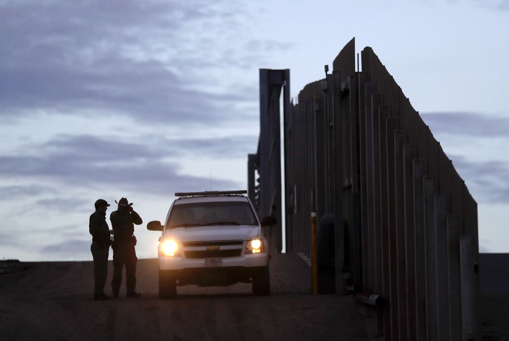 Casa Blanca identifica formas para financiar muro fronterizo