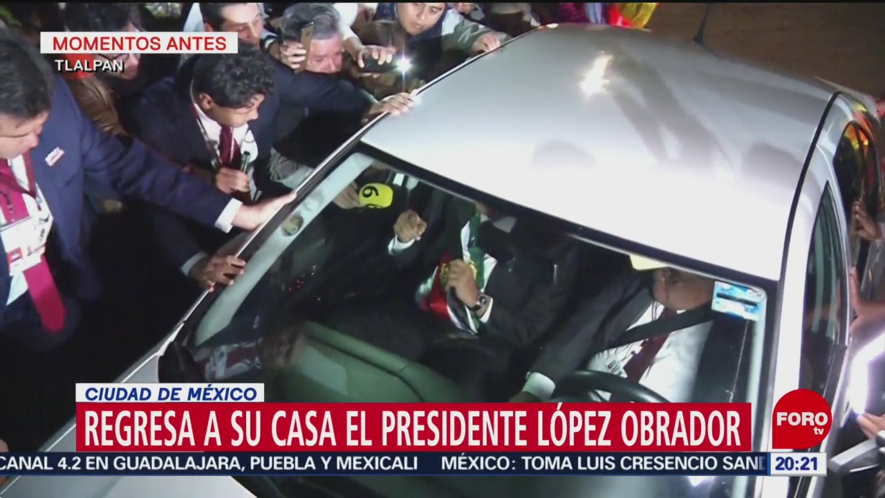 AMLO regresa a su casa tras discurso en el Zócalo de la CDMX